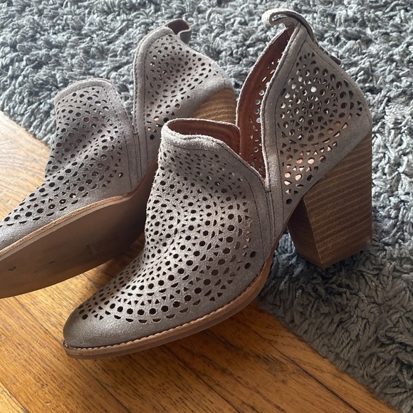 Jeffrey Campbell Rosalee suede perforated Booties sz 10 - Picture 5 of 14
